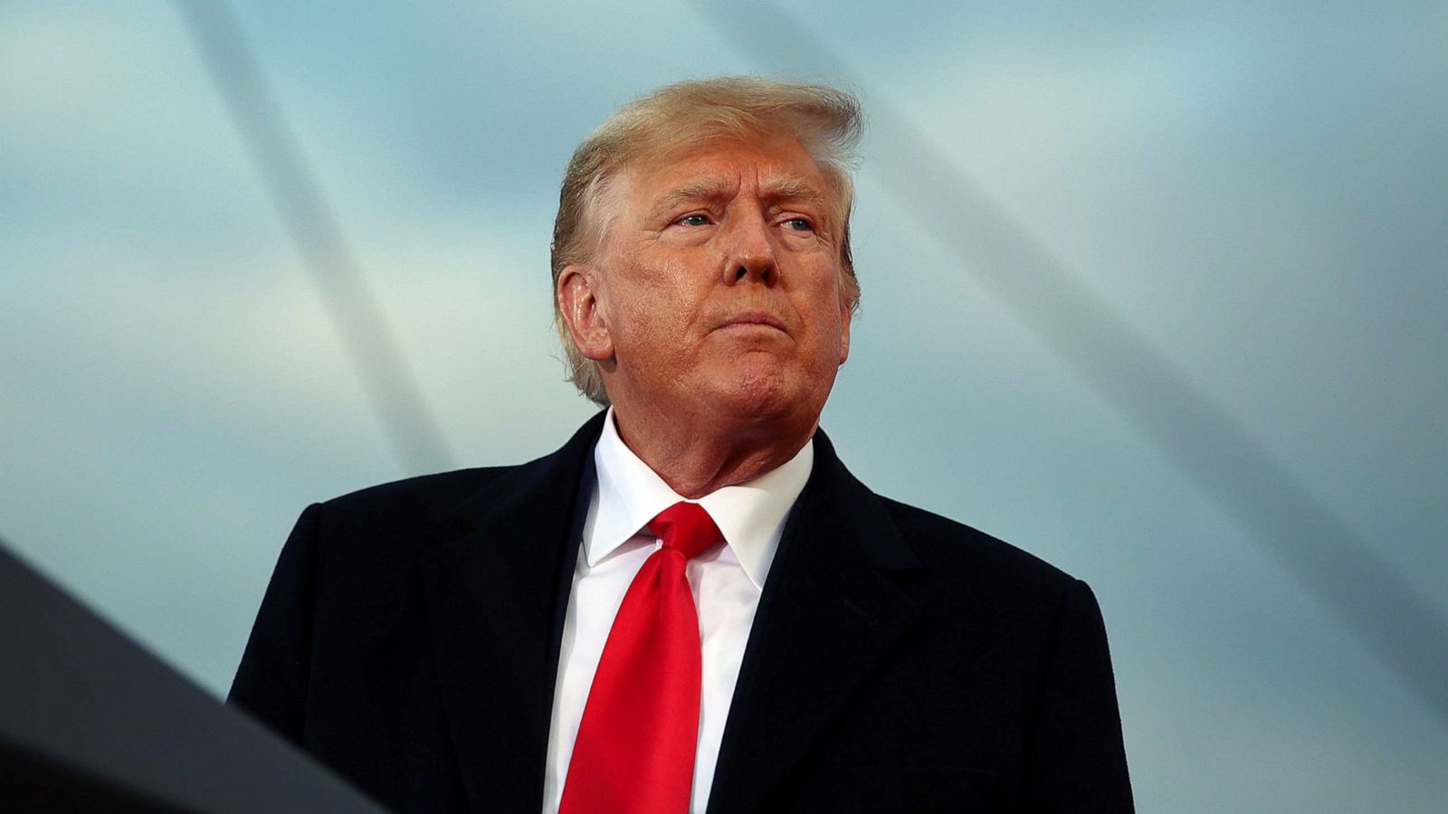 Donald Trump schaltet wegen Auswertung beschlagnahmter Geheimunterlagen Supreme Court ein Bild: twitter
