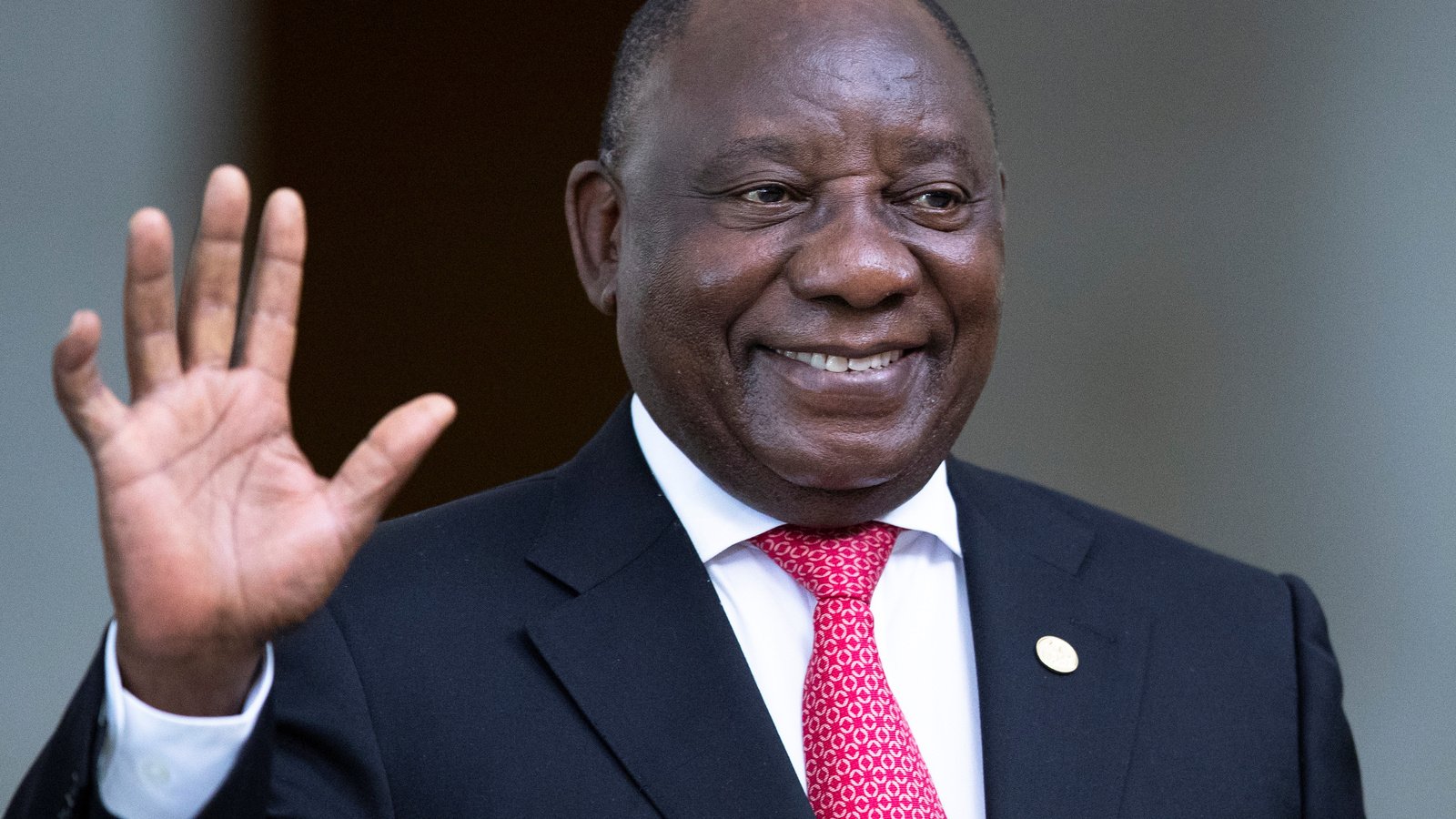 Eine halbe Million Dollar unter Sofakissen bringen Südafrikas Staatschef Cyril Ramaphosa in Bedrängnis Eine halbe Million Dollar unter Sofakissen bringen Südafrikas Staatschef Cyril Ramaphosa in Bedrängnis