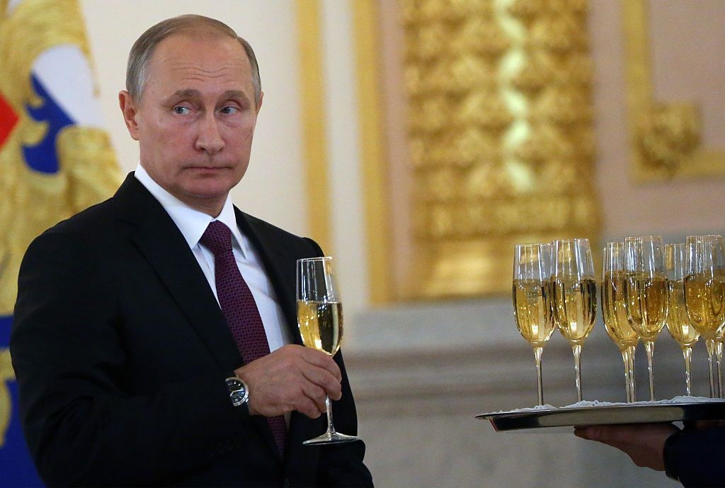 Putin schwört bei Preisverleihung im Kreml das Stromnetz der Ukraine weiter anzugreifen Putin schwört bei Preisverleihung im Kreml das Stromnetz der Ukraine weiter anzugreifen