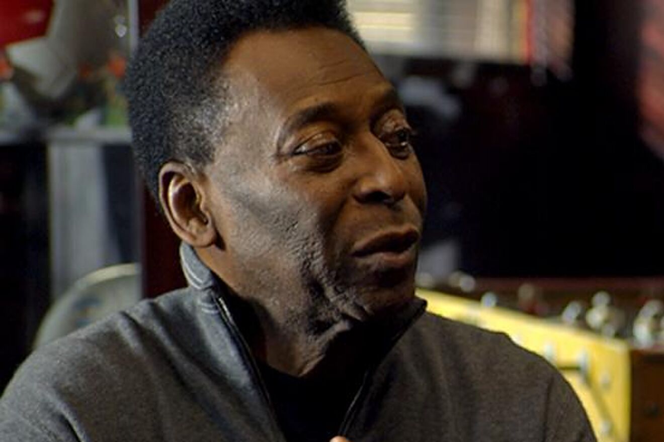 Tausende Fans haben Abschied von der brasilianischen Fußballlegende Pele genommen Tausende Fans haben Abschied von der brasilianischen Fußballlegende Pele genommen