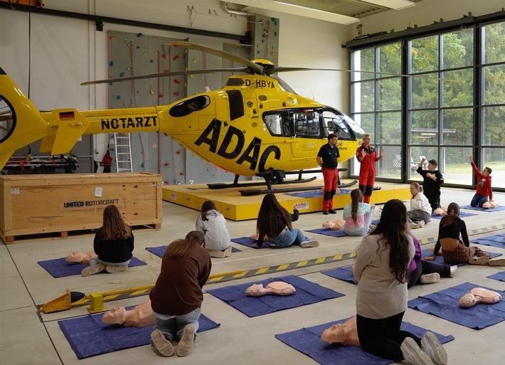 ADAC Luftrettung: Wiederbelebung kann jeder Bild: ADAC