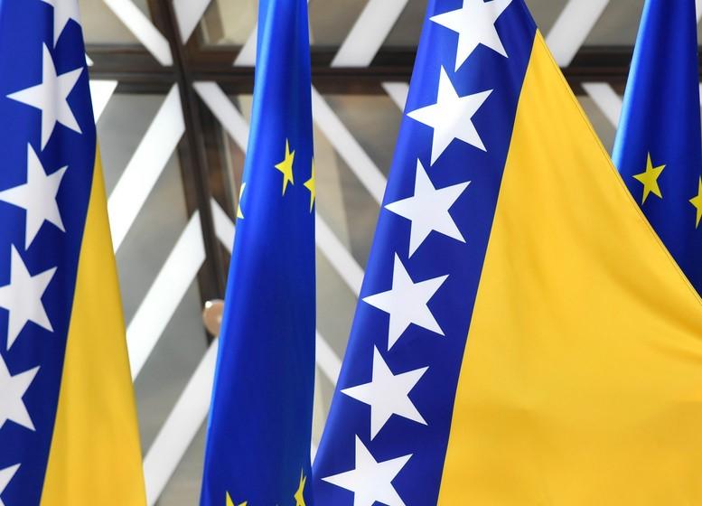 Europäische Union nimmt Bosnien-Herzegowina offiziell in den Kreis der Beitrittskandidaten auf Europäische Union nimmt Bosnien-Herzegowina offiziell in den Kreis der Beitrittskandidaten auf