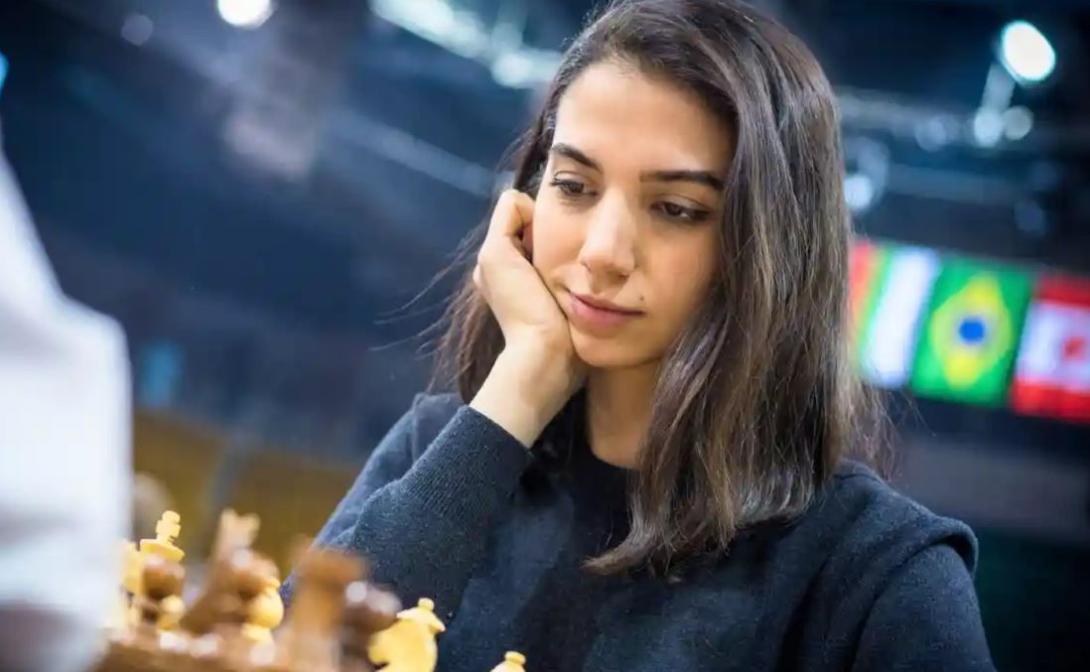 Iranischer Schachspielerin verweigert Rückkehr in den Iran nachdem sie ohne Kopftuch angetreten ist