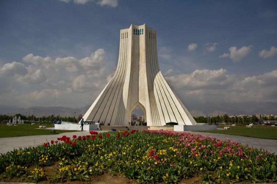 Iranisches Paar zu zehn Jahren Haft nach gefilmten Tanz vor Wahrzeichen Teherans verurteilt Iranisches Paar zu zehn Jahren Haft nach gefilmten Tanz vor Wahrzeichen Teherans verurteilt