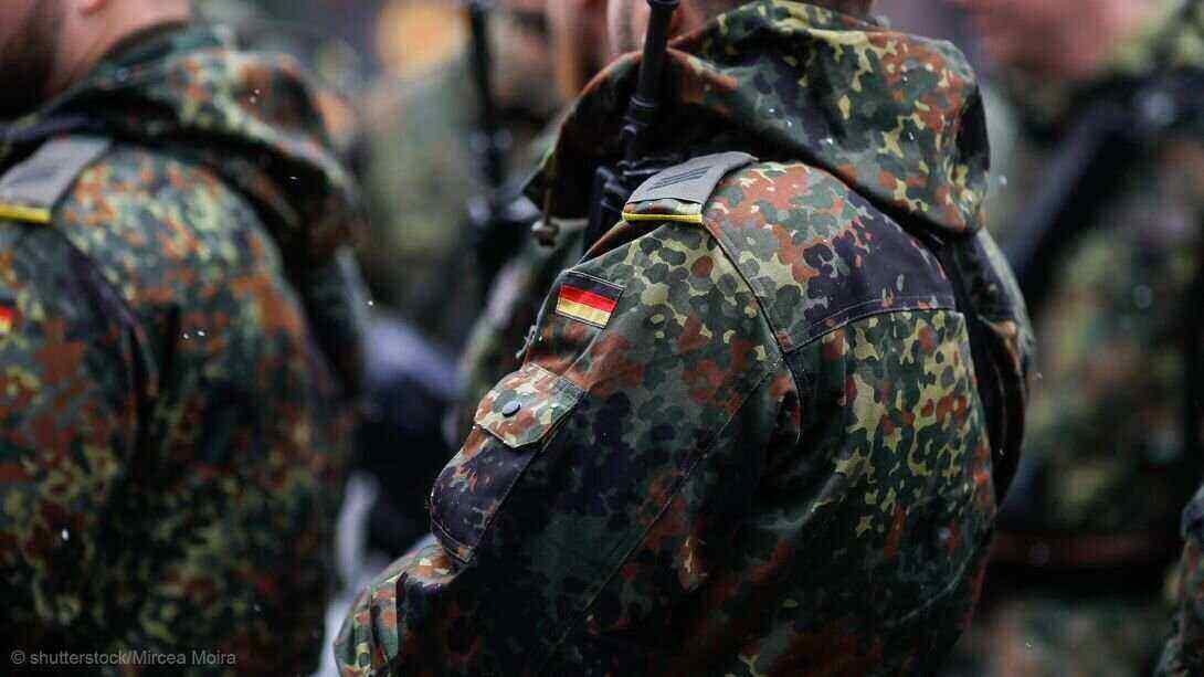 Linke kritisiert Eskalationsvorschlag: "Panzerlieferungen, Kampfjets, jetzt die Wiedereinführung der Wehrpflicht" Linke kritisiert Eskalationsvorschlag: "Panzerlieferungen, Kampfjets, jetzt die Wiedereinführung der Wehrpflicht"