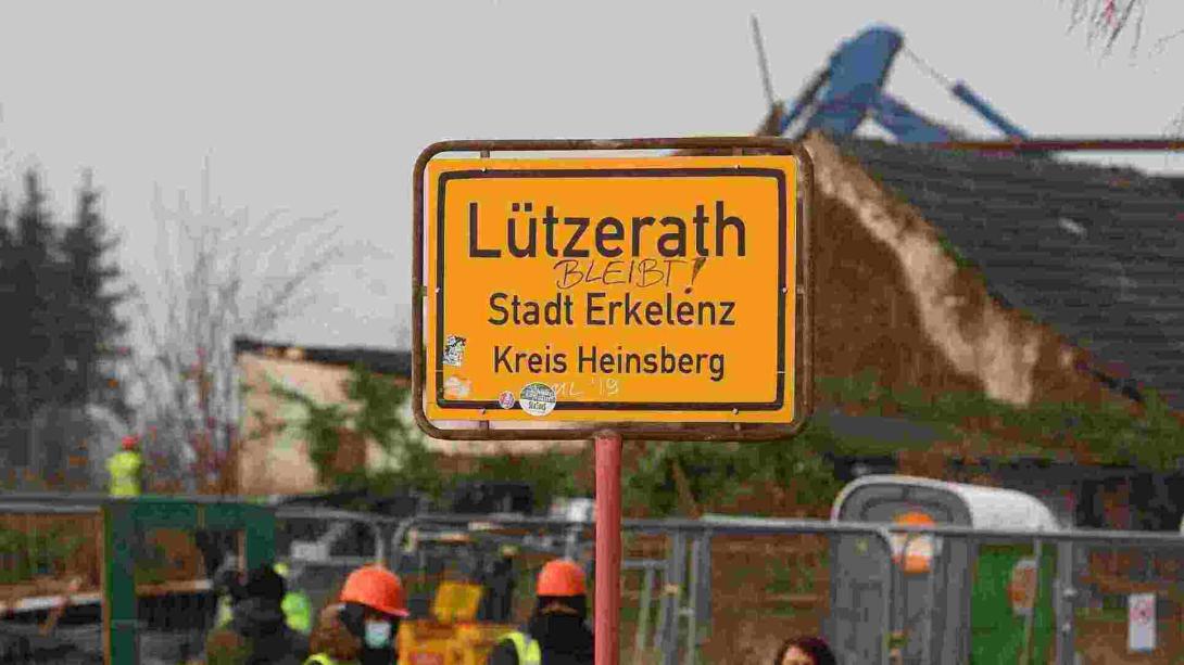 Räumung durch die Polizei im besetzten Braunkohleort Lützerath geht weiter Räumung durch die Polizei im besetzten Braunkohleort Lützerath geht weiter