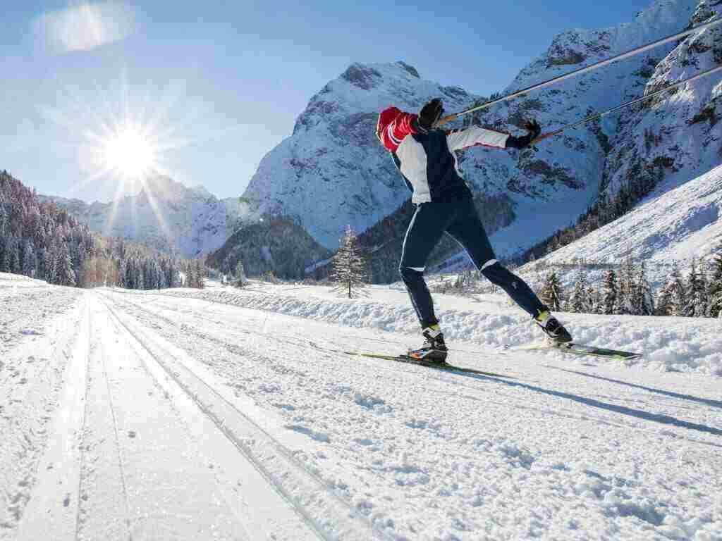 Tourismusbranche in den Alpen trotz Schneemangel optimistisch für bevorstehende Hochsaison Tourismusbranche in den Alpen trotz Schneemangel optimistisch für bevorstehende Hochsaison