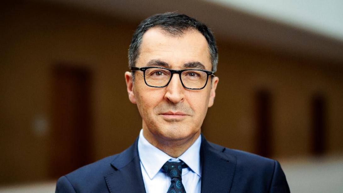 Bundesernährungsminister Özdemir begrüßt Umstellungen im Handel zu Fleischwaren Bundesernährungsminister Özdemir begrüßt Umstellungen im Handel zu Fleischwaren