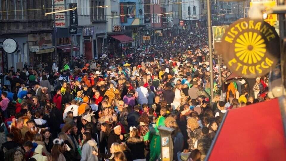 Persönliche Nähe und Gemeinschaft erleben: Zu Weiberfastnacht wieder ein Straßenkarneval ohne Corona-Einschränkungen