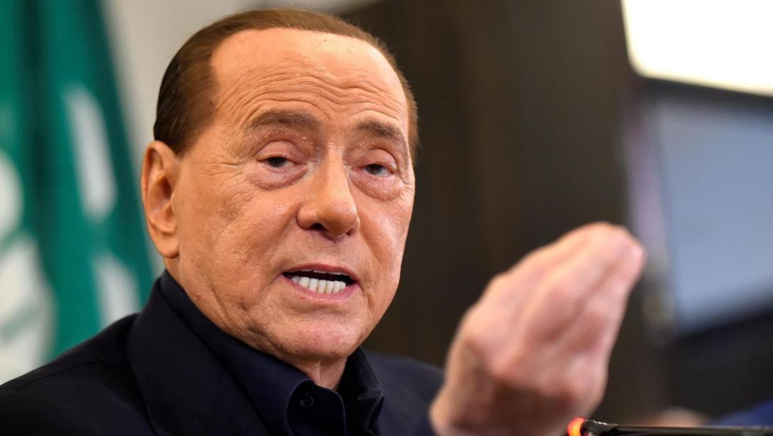 Italien: Silvio Berlusconi macht Präsidenten Selenskyj für "Verwüstung" der Ukraine verantwortlich Italien: Silvio Berlusconi macht Präsidenten Selenskyj für "Verwüstung" der Ukraine verantwortlich