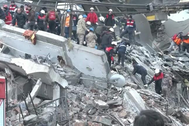 Erdbeben in der Türkei und Syrien: Internationale Gemeinschaft fordert syrischen Grenzkontrollen für Nothilfe zu lockern Erdbeben in der Türkei und Syrien: Internationale Gemeinschaft fordert syrischen Grenzkontrollen für Nothilfe zu lockern