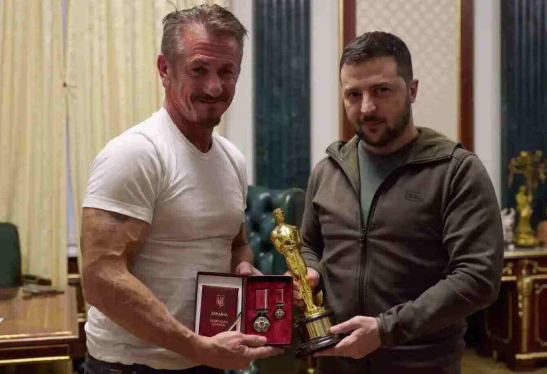 Sean Penn: USA muß "das Maß an Scham" akzeptieren weil sie Ukraine nicht schneller mit Waffenlieferungen geholfen haben Sean Penn: USA muß "das Maß an Scham" akzeptieren weil sie Ukraine nicht schneller mit Waffenlieferungen geholfen haben