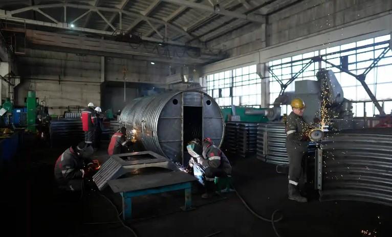 Fabrik in der Ukraine baut 6-Personen-Bunker für die Frontlinien des Krieges Fabrik in der Ukraine baut 6-Personen-Bunker für die Frontlinien des Krieges