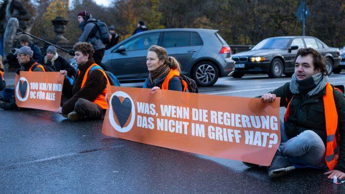 Klimagruppe Letzte Generation wieder einmal mit einer große Welle