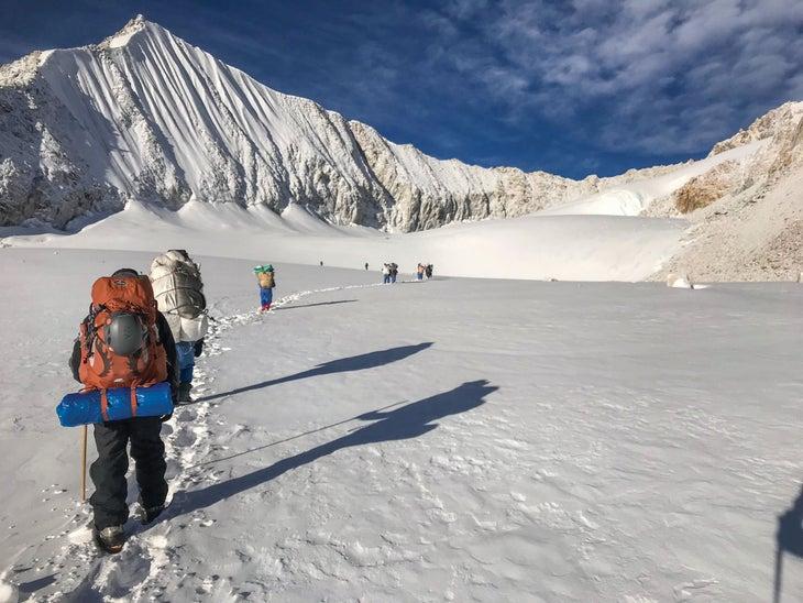 Touristen dürfen in Nepal nur noch mit lokale Begleiter im Himalaya wandern Touristen dürfen in Nepal nur noch mit lokale Begleiter im Himalaya wandern