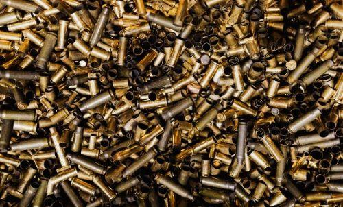 Ukrainer recyceln Russlands Militärschrott als Kunst um die Kriegsanstrengungen zu finanzieren Ukrainer recyceln Russlands Militärschrott als Kunst um die Kriegsanstrengungen zu finanzieren
