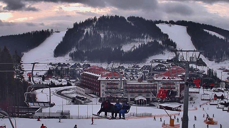 Volle Hotels, beschäftige Skigebiete: Der ukrainische Tourismussektor führt einen geschäftiges Leben