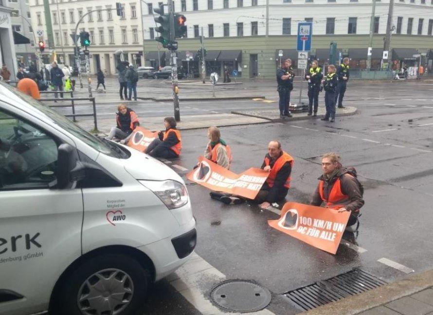 Letzte Generation: Protestmärschen durch die Berliner Innenstadt Letzte Generation: Protestmärschen durch die Berliner Innenstadt