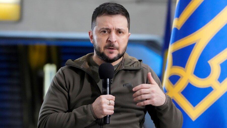 Präsident Selenskyj fordert Gemeinschaft auf Vermögenswerte des russischen Staates zu beschlagnahmen Präsident Selenskyj fordert Gemeinschaft auf Vermögenswerte des russischen Staates zu beschlagnahmen