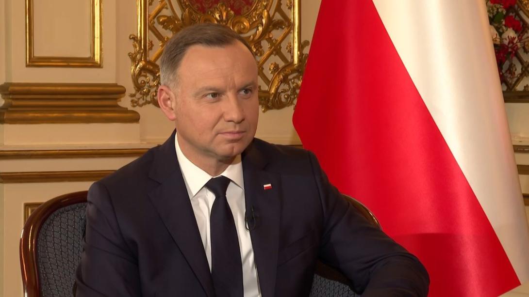 Polens Präsident Duda unterschreibt umstrittenes Gesetz zur Untersuchung möglicher Einflussnahme Russlands Polens Präsident Duda unterschreibt umstrittenes Gesetz zur Untersuchung möglicher Einflussnahme Russlands