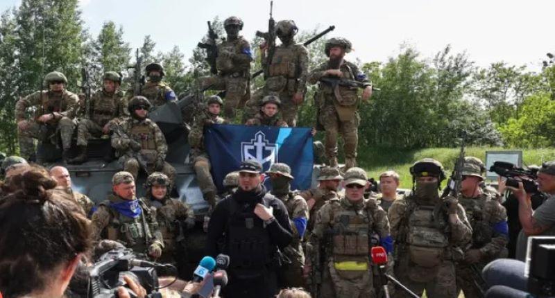 "Wir sind Russen wie ihr": Anti-Putin-Milizen geraten ins Rampenlicht "Wir sind Russen wie ihr": Anti-Putin-Milizen geraten ins Rampenlicht