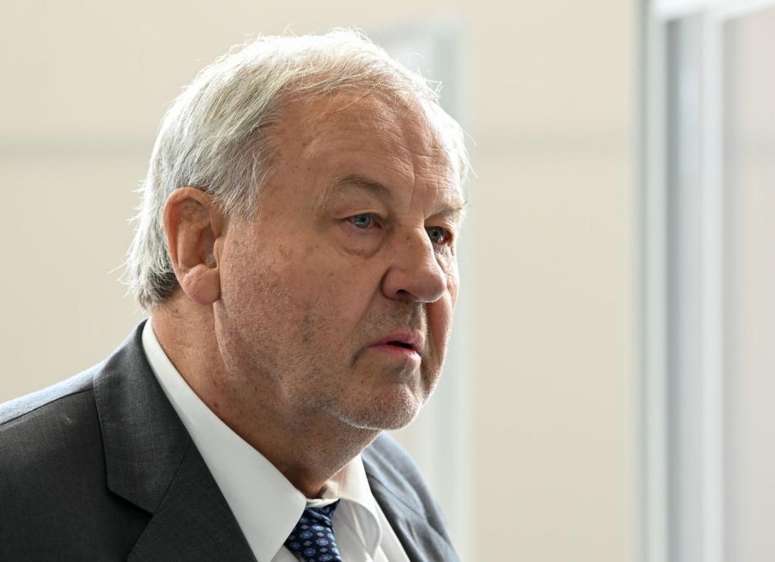 Schlüsselfigur im Cum-Ex-Steuerskandal Hanno Berger zu mehr als 8 Jahren Haft verurteilt Schlüsselfigur im Cum-Ex-Steuerskandal Hanno Berger zu mehr als 8 Jahren Haft verurteilt