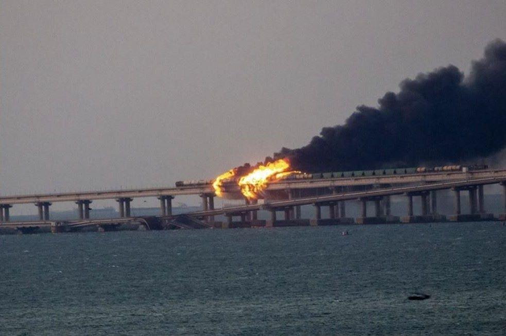 Ukraine räumt Beteiligung an dem Anschlag auf die Krim-Brücke ein Ukraine räumt Beteiligung an dem Anschlag auf die Krim-Brücke ein