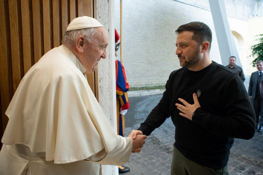 Papst Franziskus trifft sich im Vatikan mit dem ukrainischen Präsidenten Selenskyj Papst Franziskus trifft sich im Vatikan mit dem ukrainischen Präsidenten Selenskyj
