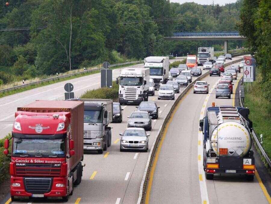 FDP kritisiert Umweltministerin Lemke wegen Vorschlag zum Tempolimit auf deutschen Autobahnen