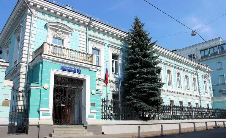 WHO-Mitglieder stimmen für den Umzug des Moskauer Büros und fordern Russland auf Angriffe auf Krankenhäuser zu stoppen WHO-Mitglieder stimmen für den Umzug des Moskauer Büros und fordern Russland auf Angriffe auf Krankenhäuser zu stoppen