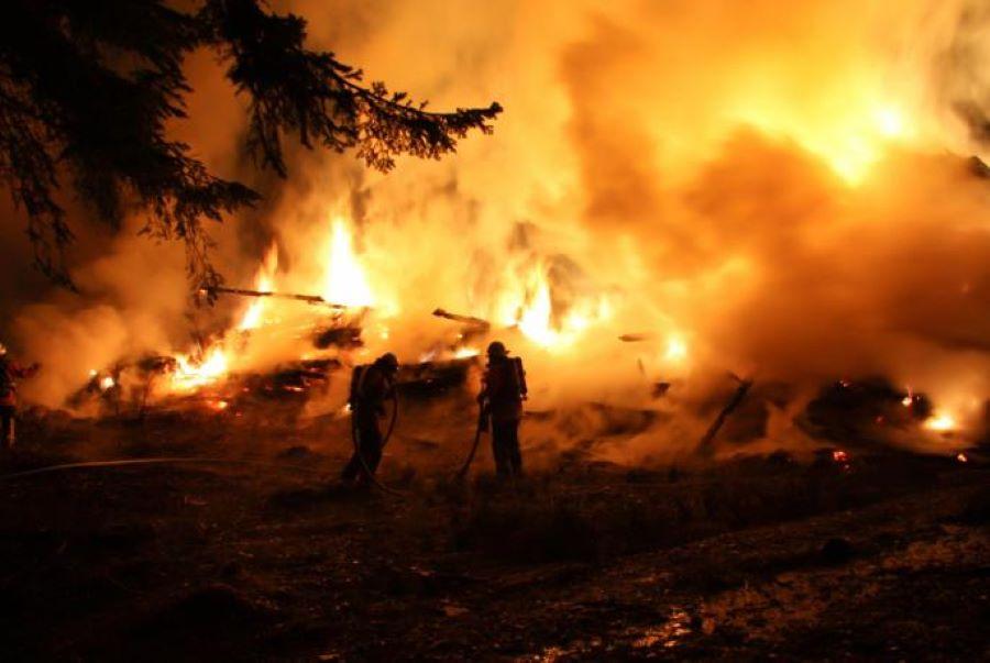 Nach Ausbruch eines Waldbrands im Südwesten Spaniens evakuieren die Behörden mehrere Dörfer Nach Ausbruch eines Waldbrands im Südwesten Spaniens evakuieren die Behörden mehrere Dörfer