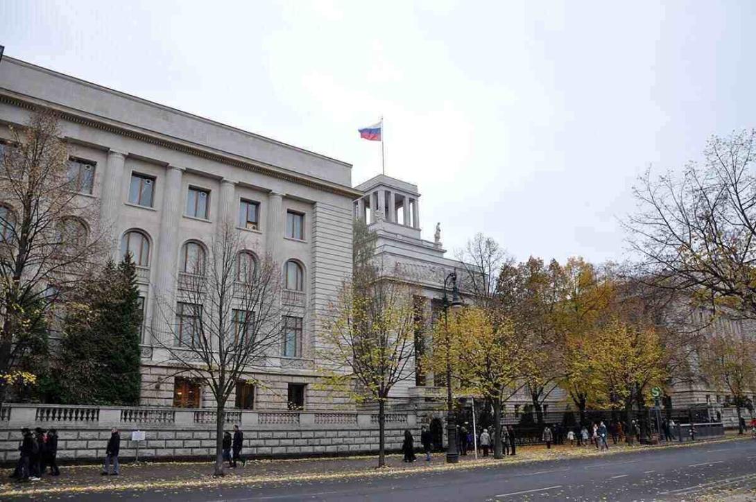 Diplomatischer Schlagabtausch: Bundesregierung untersagt Russland den Betrieb von vier Generalkonsulaten in Deutschland Diplomatischer Schlagabtausch: Bundesregierung untersagt Russland den Betrieb von vier Generalkonsulaten in Deutschland