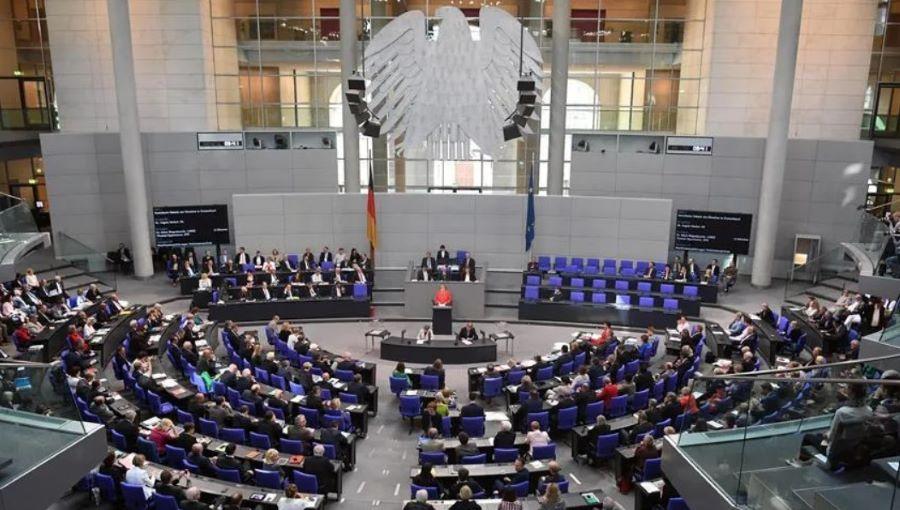 Die Bundesregierung geht davon aus das sie die derzeit relativ hohen AfD-Umfragewerte wieder drücken kann