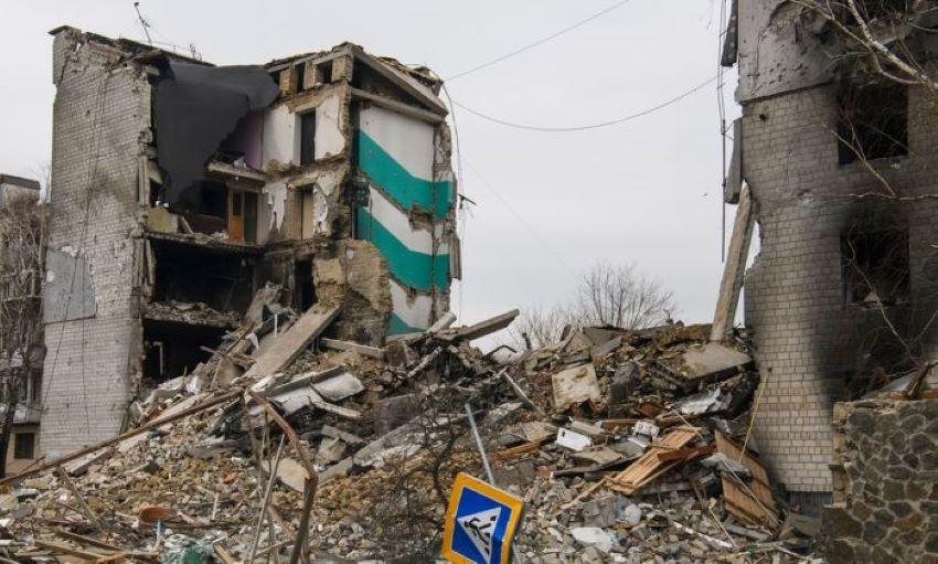 EU erwägt Abgabe auf eingefrorene russische Vermögenswerte um den Wiederaufbau der Ukraine zu unterstützen