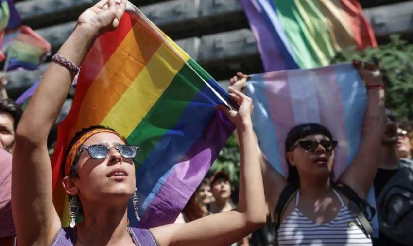 Türkei: Istanbuler LGBTQ+-Aktivisten veranstalten trotz des Verbots eine jährliche Kundgebung Türkei: Istanbuler LGBTQ+-Aktivisten veranstalten trotz des Verbots eine jährliche Kundgebung