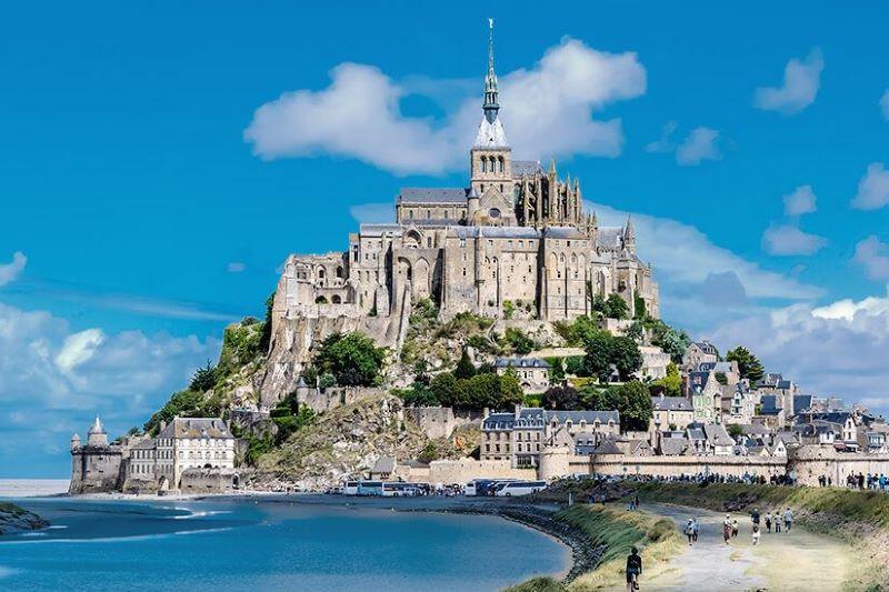 Le Mont Saint-Michel: Die 1.000 Jahre alte Zitadelle die aus dem Atlantik emporwuchs Le Mont Saint-Michel: Die 1.000 Jahre alte Zitadelle die aus dem Atlantik emporwuchs