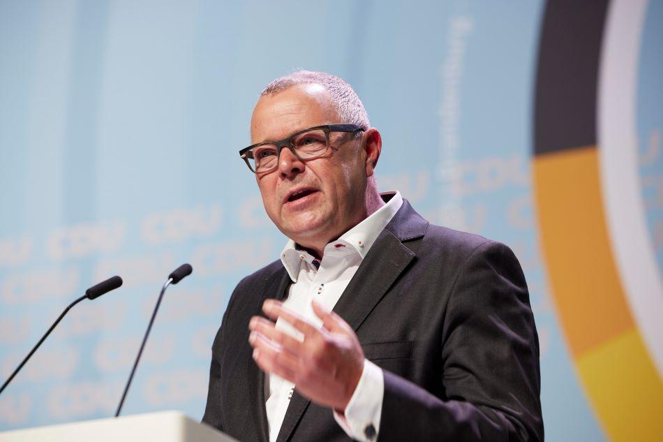 Brandenburgs Innenminister Michael Stübgen fordert von Bund und Länder eine feste Kontrolle an der Grenze zu Polen Brandenburgs Innenminister Michael Stübgen fordert von Bund und Länder eine feste Kontrolle an der Grenze zu Polen