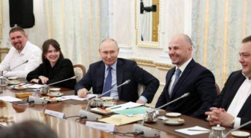 Was auch immer schiefgeht liegt in der Verantwortung eines anderen: Präsident Putin hat die Verbindung zu seinem Volk verloren Was auch immer schiefgeht liegt in der Verantwortung eines anderen: Präsident Putin hat die Verbindung zu seinem Volk verloren