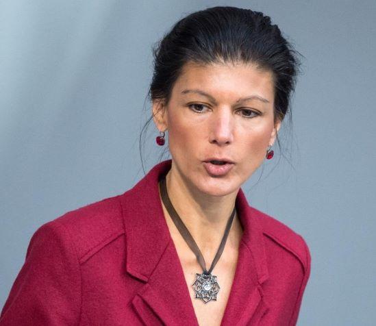 Sahra Wagenknecht fordert ihre Partei auf sich einer Mitverantwortung für das Umfragehoch der AfD zu stellen Sahra Wagenknecht fordert ihre Partei auf sich einer Mitverantwortung für das Umfragehoch der AfD zu stellen
