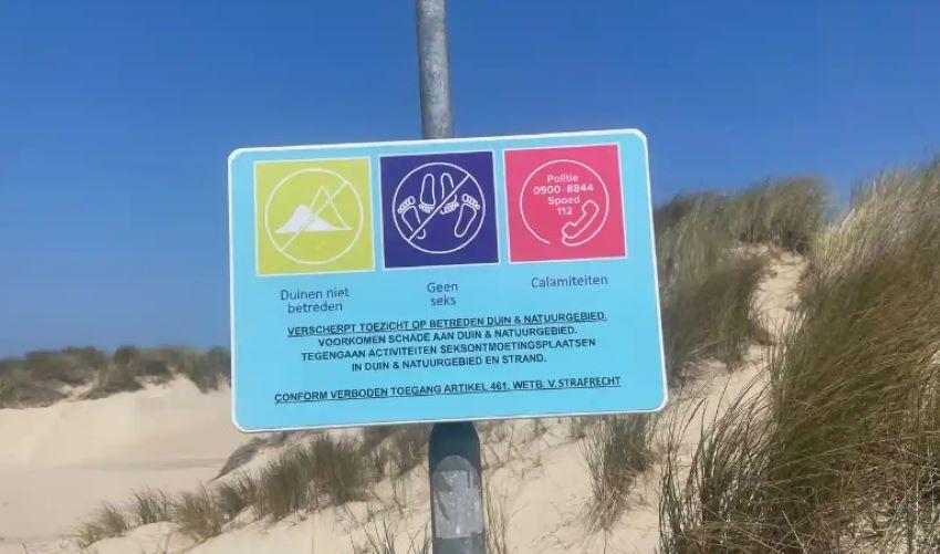 Bitte keinen Sex am Strand: Niederländische Stadt fordert nackte Sonnenanbeter auf der Lust einen Riegel vorzuschieben Bitte keinen Sex am Strand: Niederländische Stadt fordert nackte Sonnenanbeter auf der Lust einen Riegel vorzuschieben