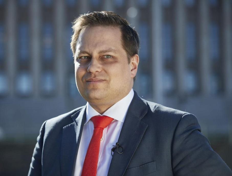 Finnlands Wirtschaftsminister tritt nach zehn Tagen im Amt wegen Nazi-Äußerungen zurück Finnlands Wirtschaftsminister tritt nach zehn Tagen im Amt wegen Nazi-Äußerungen zurück