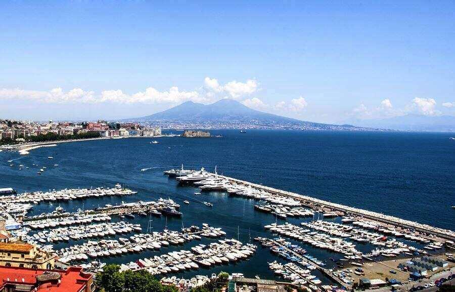 Milliardäre sind "enttäuscht" nachdem Superyachten aus dem Hafen von Neapel verbannt wurden Milliardäre sind "enttäuscht" nachdem Superyachten aus dem Hafen von Neapel verbannt wurden