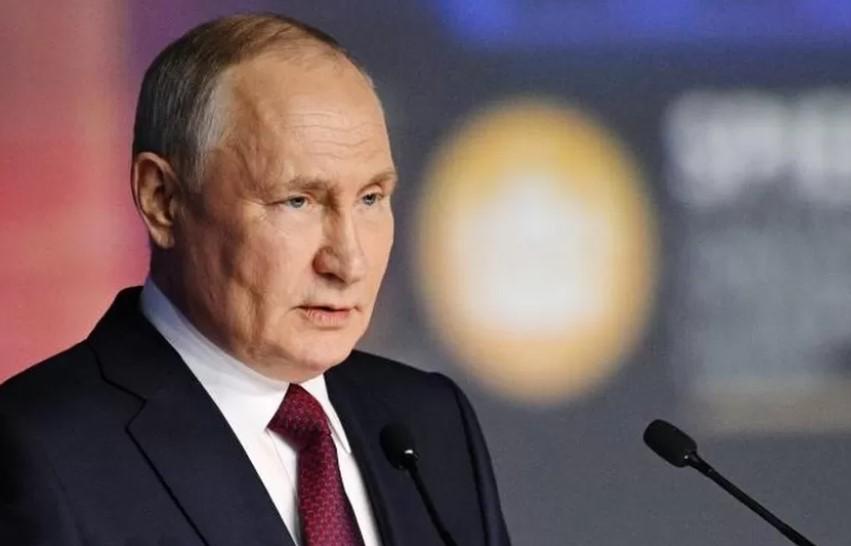 Putins erste offizielle Reise in die russische Kaukasusrepublik Dagestan Putins erste offizielle Reise in die russische Kaukasusrepublik Dagestan