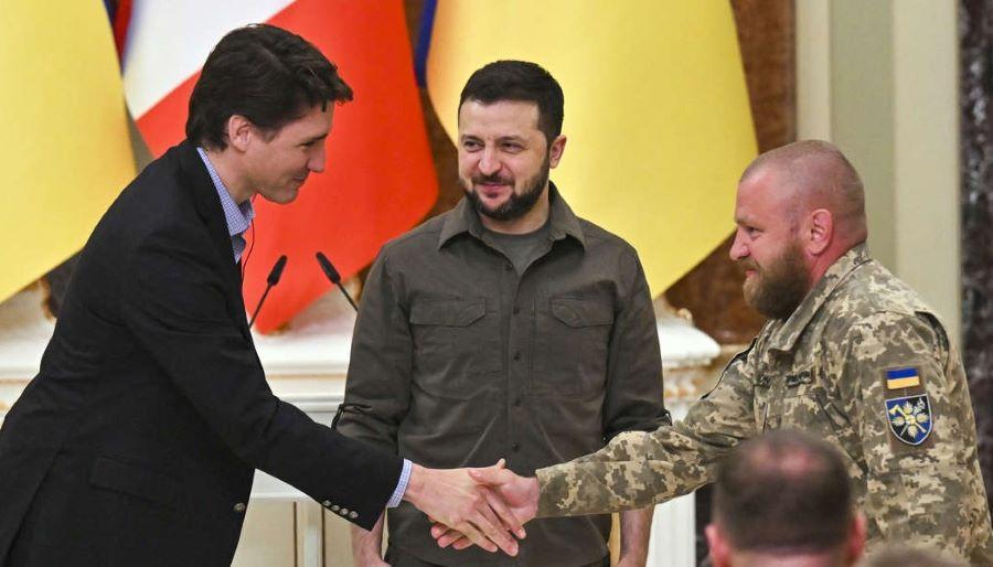 Präsident Selenskyj spricht von "Gegenoffensive und Verteidigungsmaßnahmen" in der Ukraine Präsident Selenskyj spricht von "Gegenoffensive und Verteidigungsmaßnahmen" in der Ukraine