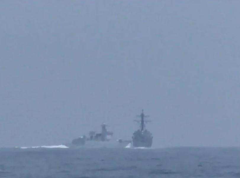 China wirft den USA nach Beinahe-Zusammenstoß von Kriegsschiffen "Provokation" vor China wirft den USA nach Beinahe-Zusammenstoß von Kriegsschiffen "Provokation" vor