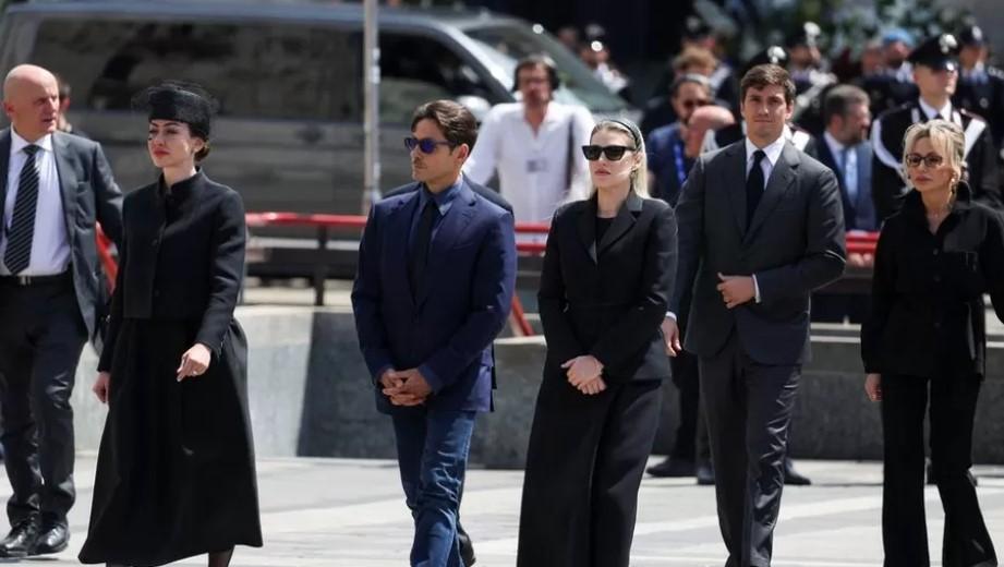 Die ältesten Kinder des ehemaligen italienischen Premierministers Berlusconi erhalten die Mehrheitsbeteiligung Die ältesten Kinder des ehemaligen italienischen Premierministers Berlusconi erhalten die Mehrheitsbeteiligung
