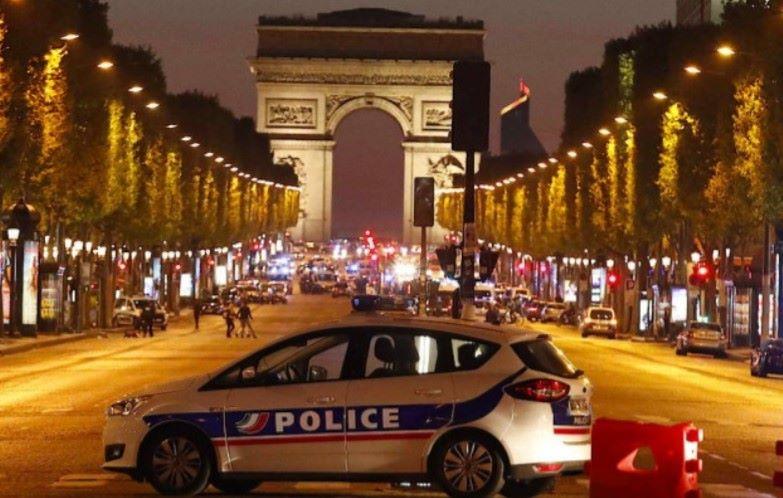Frankreich: Pariser Einkaufsmeile Champs Elysees wurde unter Einsatz von Tränengas geräumt Frankreich: Pariser Einkaufsmeile Champs Elysees wurde unter Einsatz von Tränengas geräumt