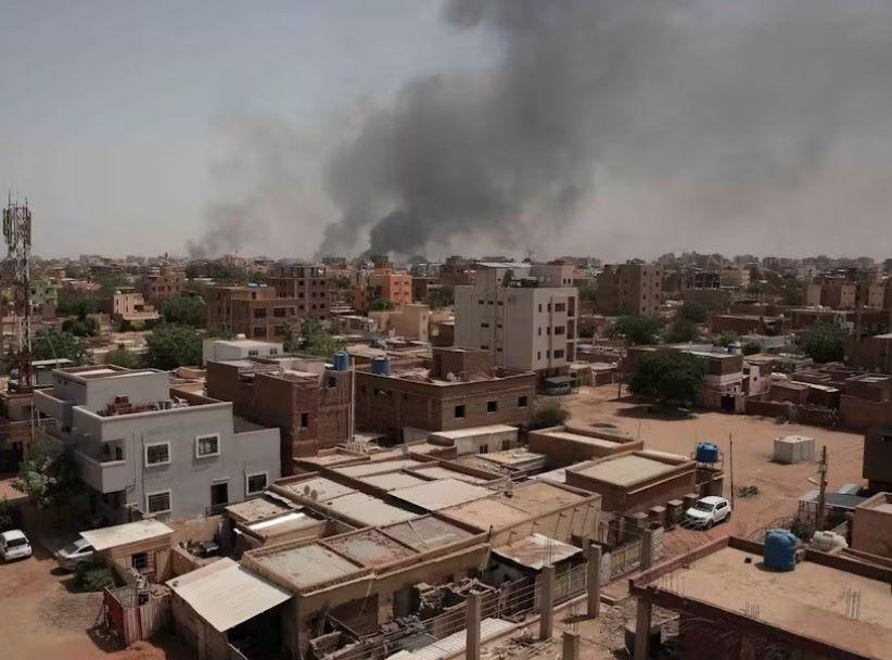 Heftige Kämpfe zwischen den Streitkräften rivalisierender Generäle erschütterten den Sudan Heftige Kämpfe zwischen den Streitkräften rivalisierender Generäle erschütterten den Sudan