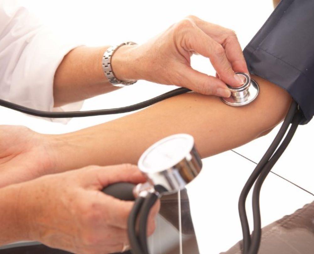 Übergewichtige Erwachsene mit hohem Blutdruck sterben laut Studie um ein Drittel häufiger früh