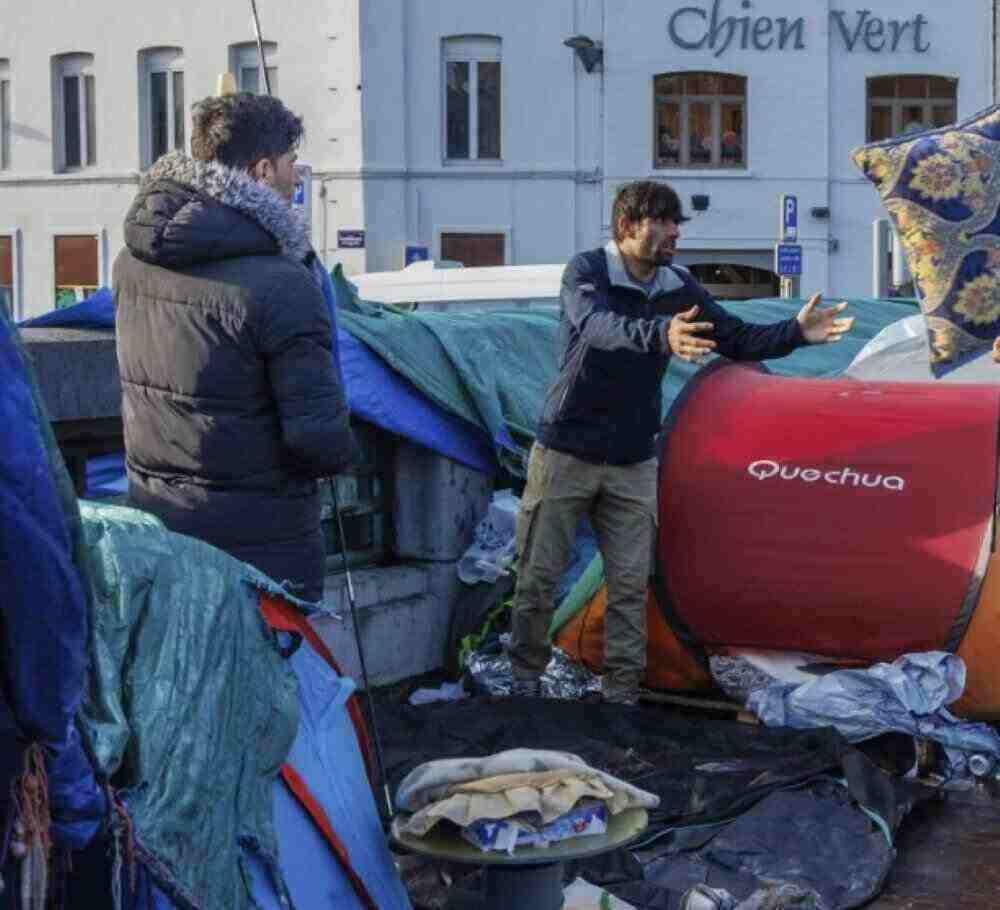 Belgien verhängt ein Aufnahmeverbot für alleinstehende Asyl suchende Männer um Platz für Familien zu schaffen Belgien verhängt ein Aufnahmeverbot für alleinstehende Asyl suchende Männer um Platz für Familien zu schaffen